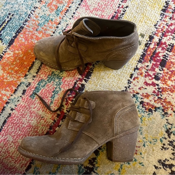 Clarks Artisan Carleta Lyon Ankle Boots Suede Taupe/Lt Brown Neutral Ladies 11 - Picture 1 of 6